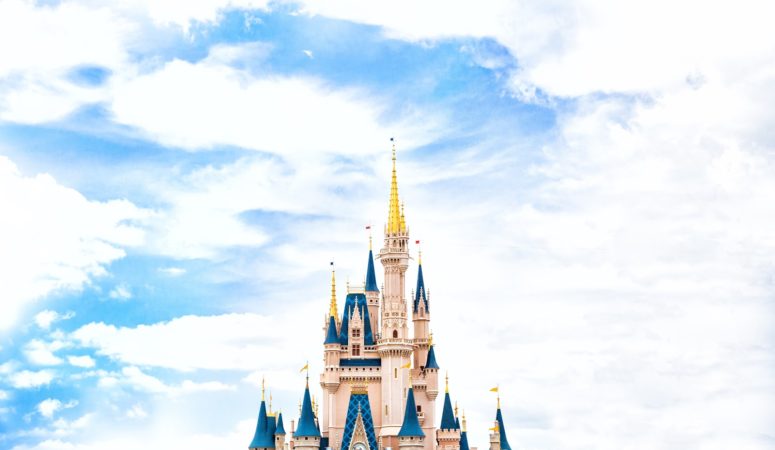 9 Reasons Disneyland Should Be Your Next Family Vacation